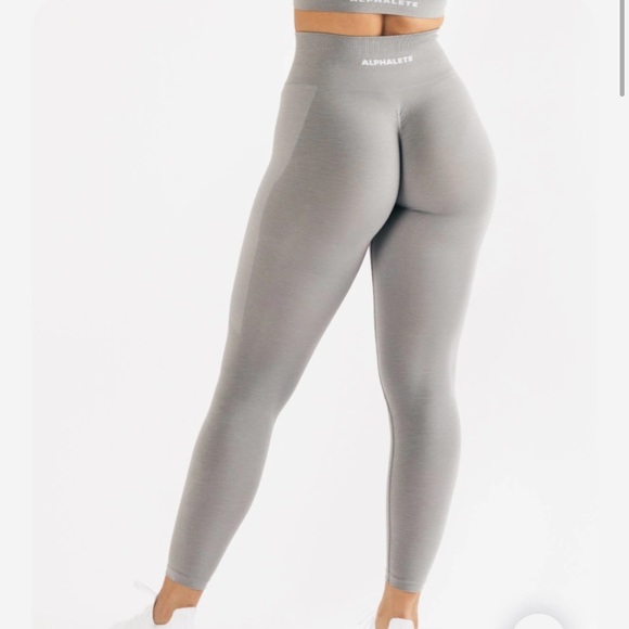 Hi 💗 , im looking for alphabet amplify legging in grey or any color size small - Picture 1 of 1
